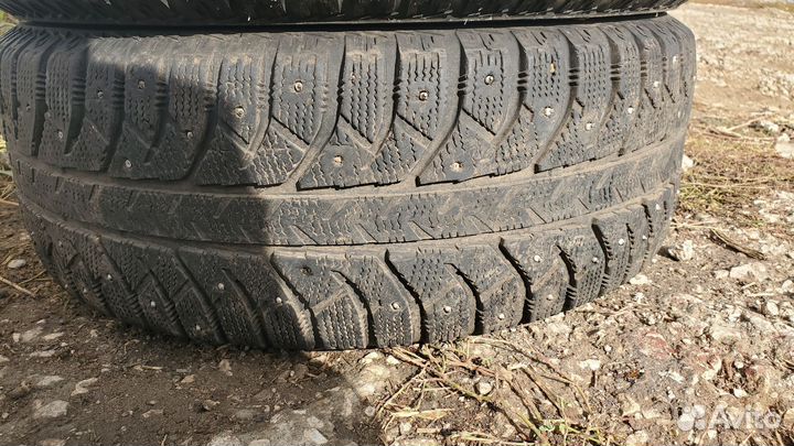 Bridgestone Ice Cruiser 7000 215/60 R16