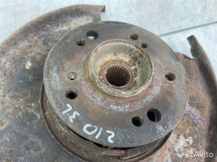 Поворотный кулак задний левый Mercedes-Benz E W210