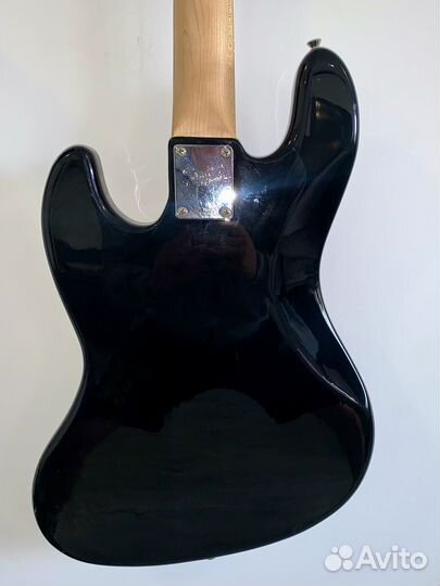 Squier by Fender Jazz Bass бас гитара 4 струны