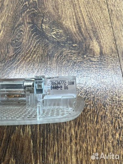 Плафон подсветки багажника задний левый Volvo Xc90