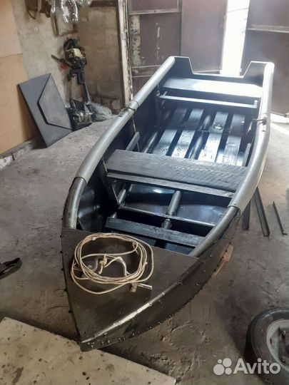 Лодка с мотором