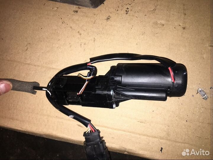 Доводчик багажника 4E0827383C ауди А8 4Е Д3