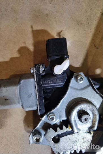 Стеклоподъемник задний Mitsubishi Lancer