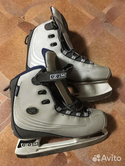 Хоккейные коньки CCM, размер 7 (39)