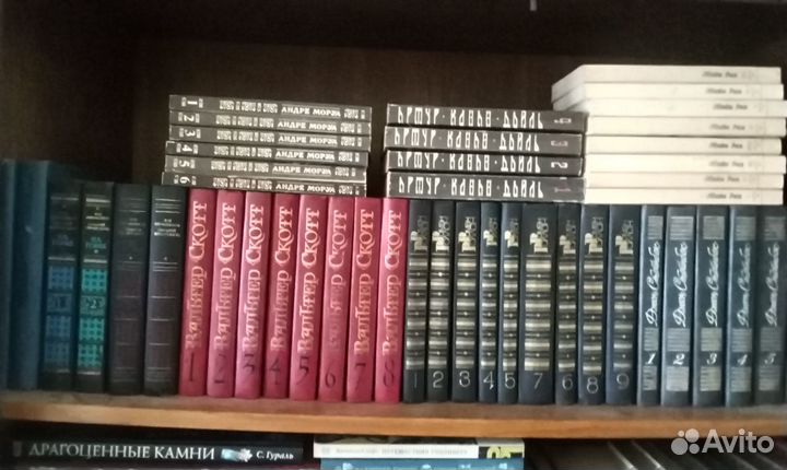 Продам личную библиотеку вместе со шкафом