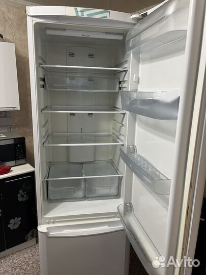 Холодильник Indesit NO frost