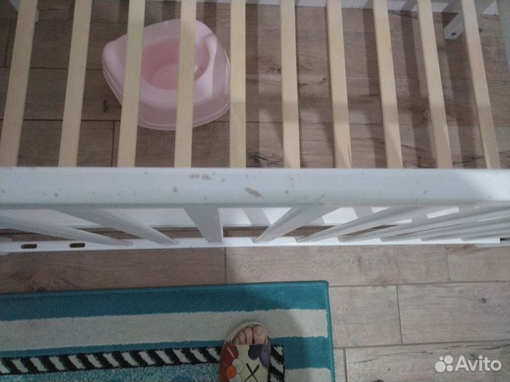 Детская кроватка с поперечным маятником