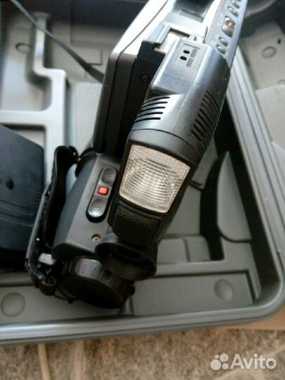 Видеокамера hitachi vm-2980E