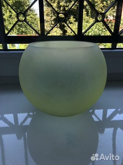 Ваза матовая желтая круглая