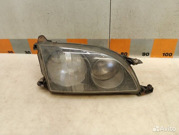 Фара правая Toyota Avensis 1 1.6 1998