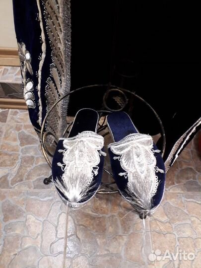 Узбекский национальный праздничный халат с чалмой