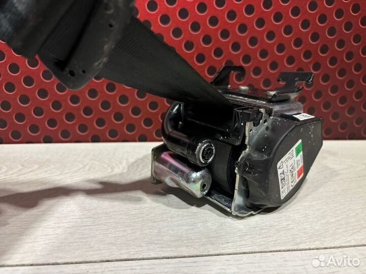 Ремень безопасности задний Ford Kuga 1.5 бензин