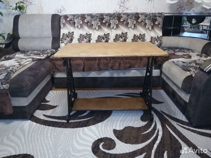 Продам журнальный столик