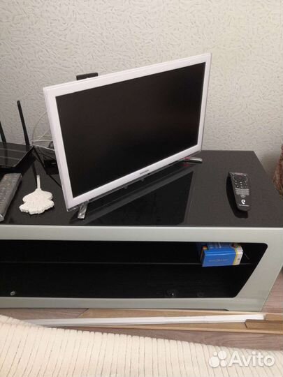 Стеклянная тумба под тв