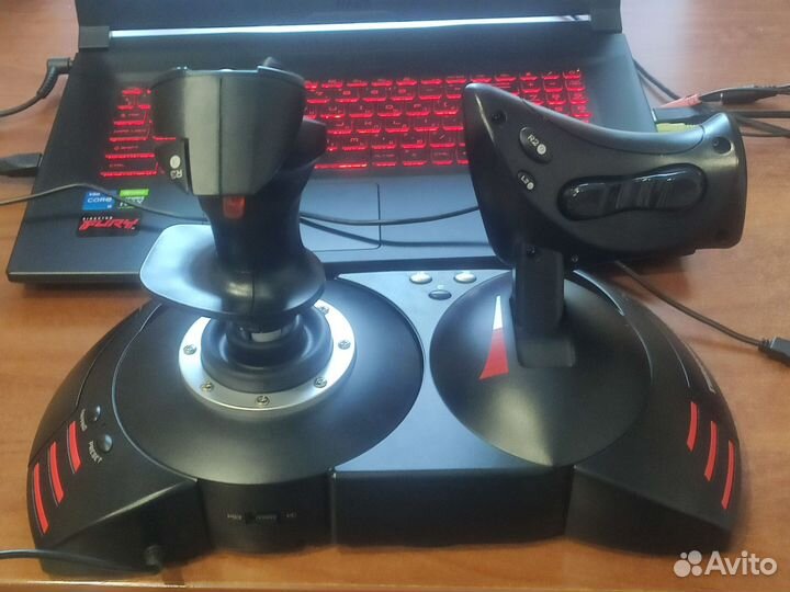 Джойстик для авиасимуляторов ThrustMaster