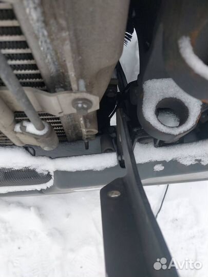 Шарнирная петля подножки обслуживания левая Scania