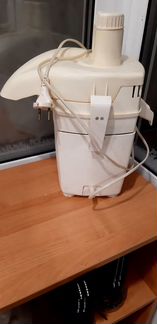 Электрическая соковыжималка-терка