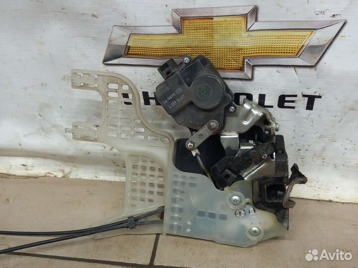 Замок задней левой двери Хендай Туксон 1