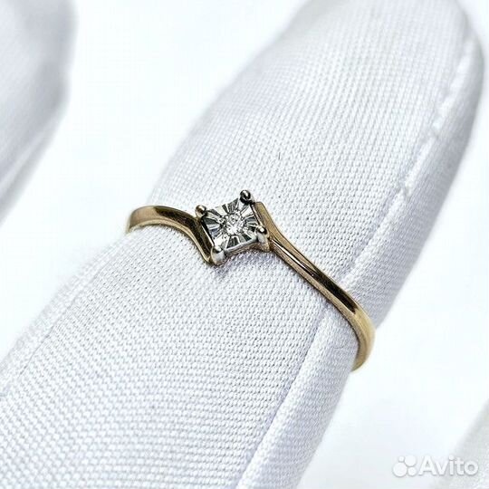 Золотое кольцо с камнем 16,5р