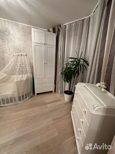 Детская кроватка и пеленальный комод