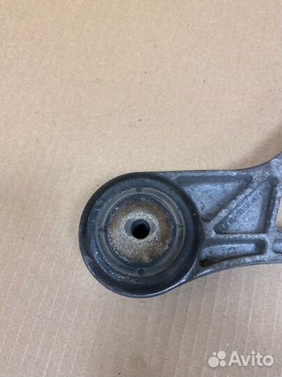 Кронштейн редуктора задний Audi A8 D3 BVJ 2006