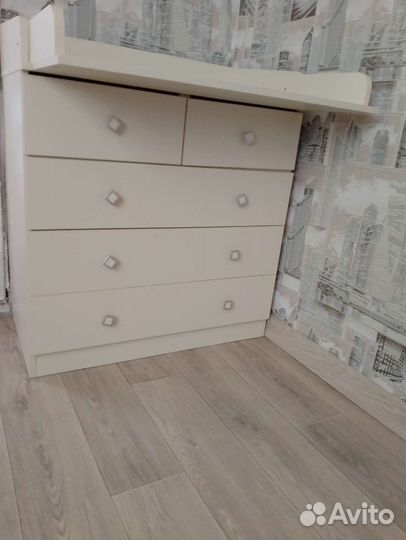 Пеленальный комод и кроватка