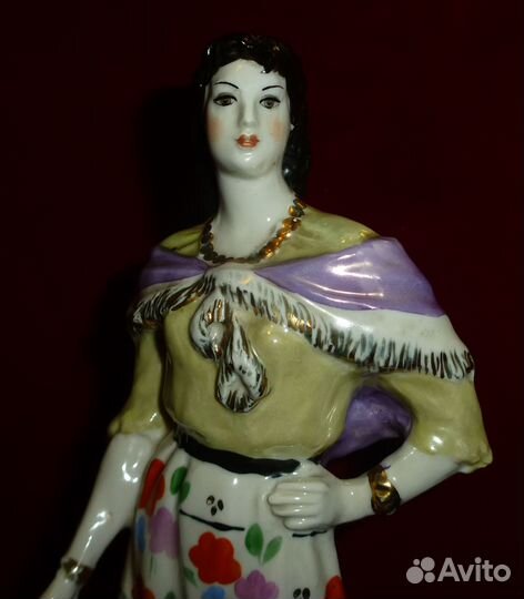 Фарфор Цыганка стоящая Земфира 25 см Дулево 1953 г