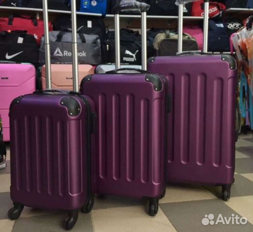 Чемодан ударпрочный с защитой углов