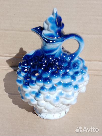 Глиняный кувшин для вина