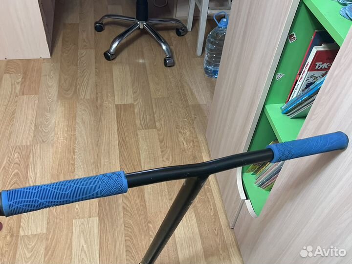 Трюковой самокат tech team aker