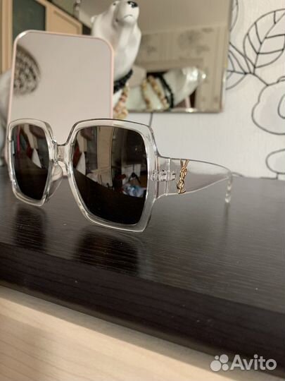 Солнцезащитные очки Yves Saint Laurent