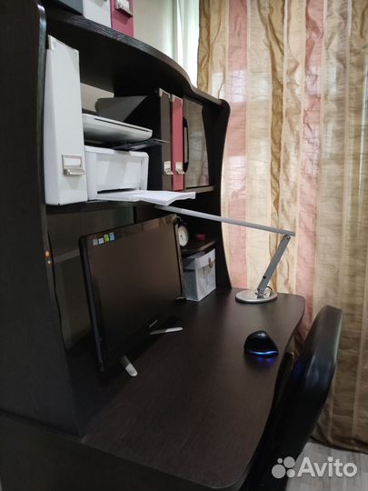 Компьютерный стол с надстройкой