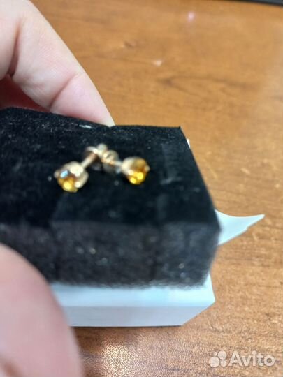 Золотые серьги-пусеты