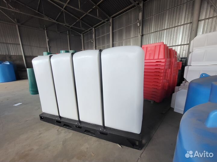 Емкость с полным сливом в обрешетке 4000л