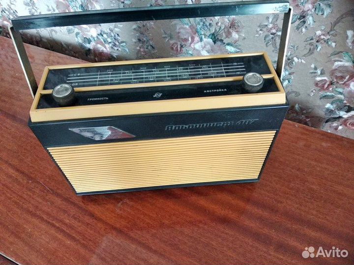Радиоприемник «Альпинист 407» СССР