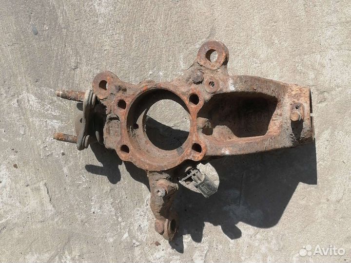 Поворотный кулак левый skoda octavia a5