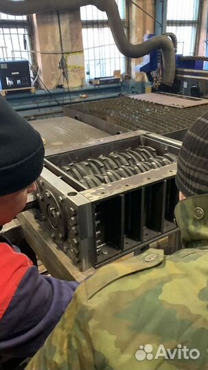 Шредер промышленный для пластика, резины, дерева