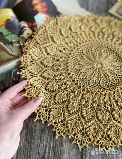 Салфетка вязаная крючком соломенно-желтая