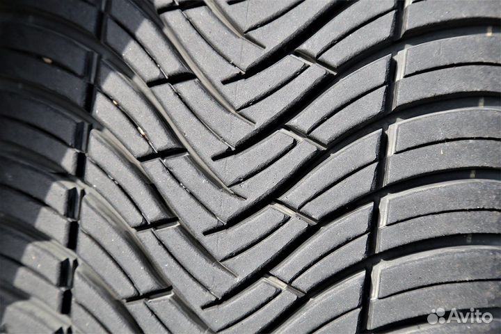 Triangle SeasonX TA01 235/40 R19 96Y