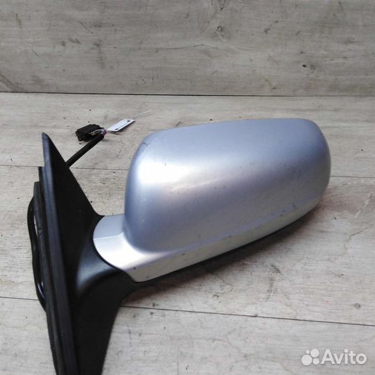 Зеркало левое Volkswagen Passat B5