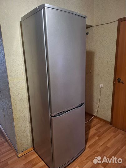 Отличный холодильник 190см
