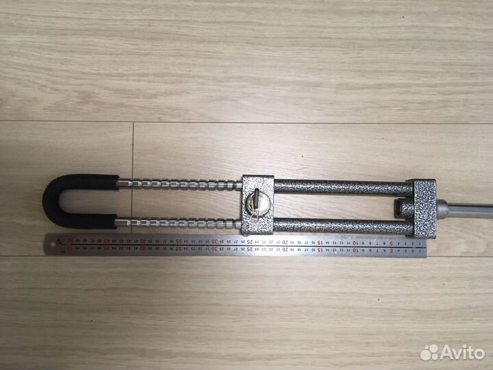 Противоугонный замок на руль