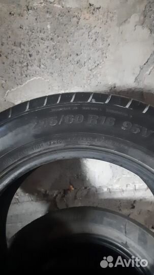 Kumho Ecsta HS51 215/60 R16 95V