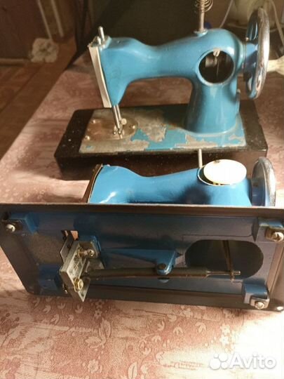 Маленькая швейная машинка