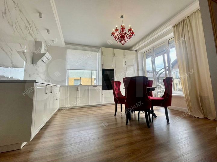 3-к. квартира, 103 м², 2/3 эт.