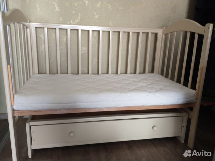 Детская кроватка с маятником Лель из бука