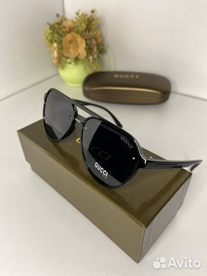 Солнечные очки мужские