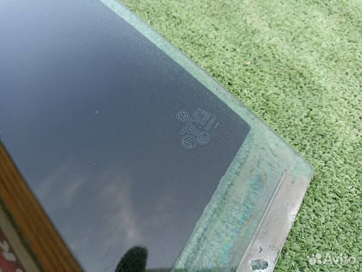 Стекло дверное заднее правое Volkswagen Jetta