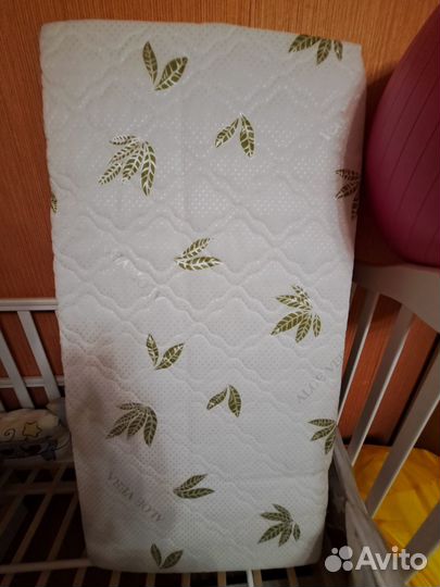 Детская кровать от 0 до 3 лет б/у + матрас