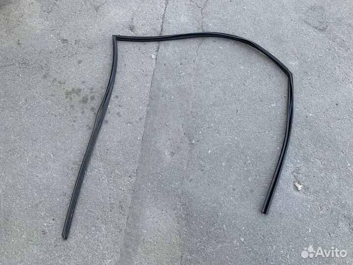 Уплотнитель стекла двери передней RH Grand Vitara